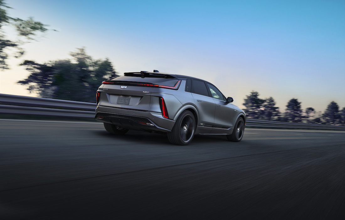 Cadillac LYRIQ-V 2026, el primer SUV eléctrico en obtener la insignia V-Series Visión Automotriz trasera